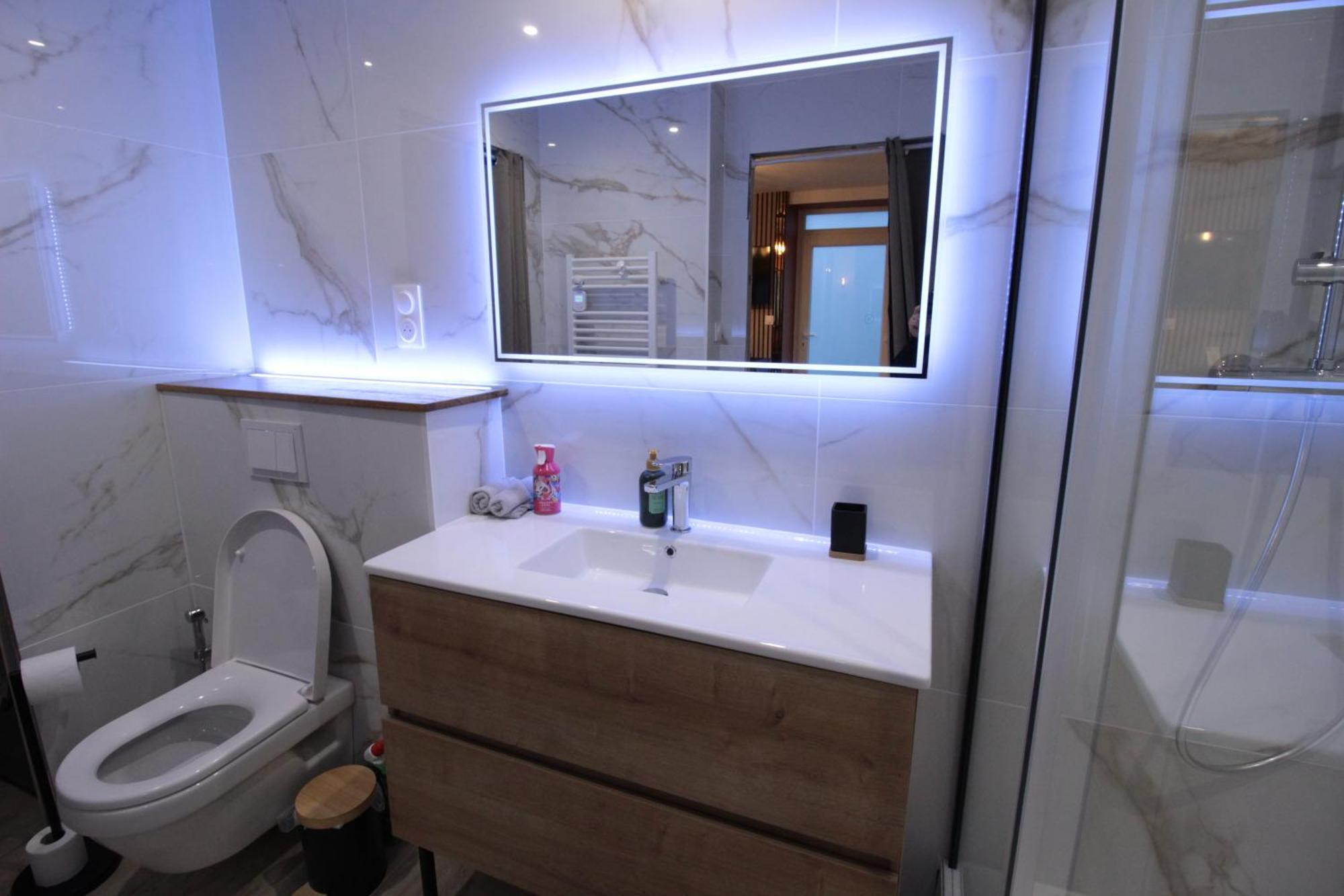 Luxury Studio, Rez De Chaussee, Parking Prive Video Surveillance, Canape Haute Qualite Convertible Couchage 2 Personnes, Centre Ville Proche, Restaurant, Boulangerie 2 Minutes A Pied, Terrasse - 800Metre Carre De Terrain - Gere Par Presta-Zen'Service Verdún Exterior foto