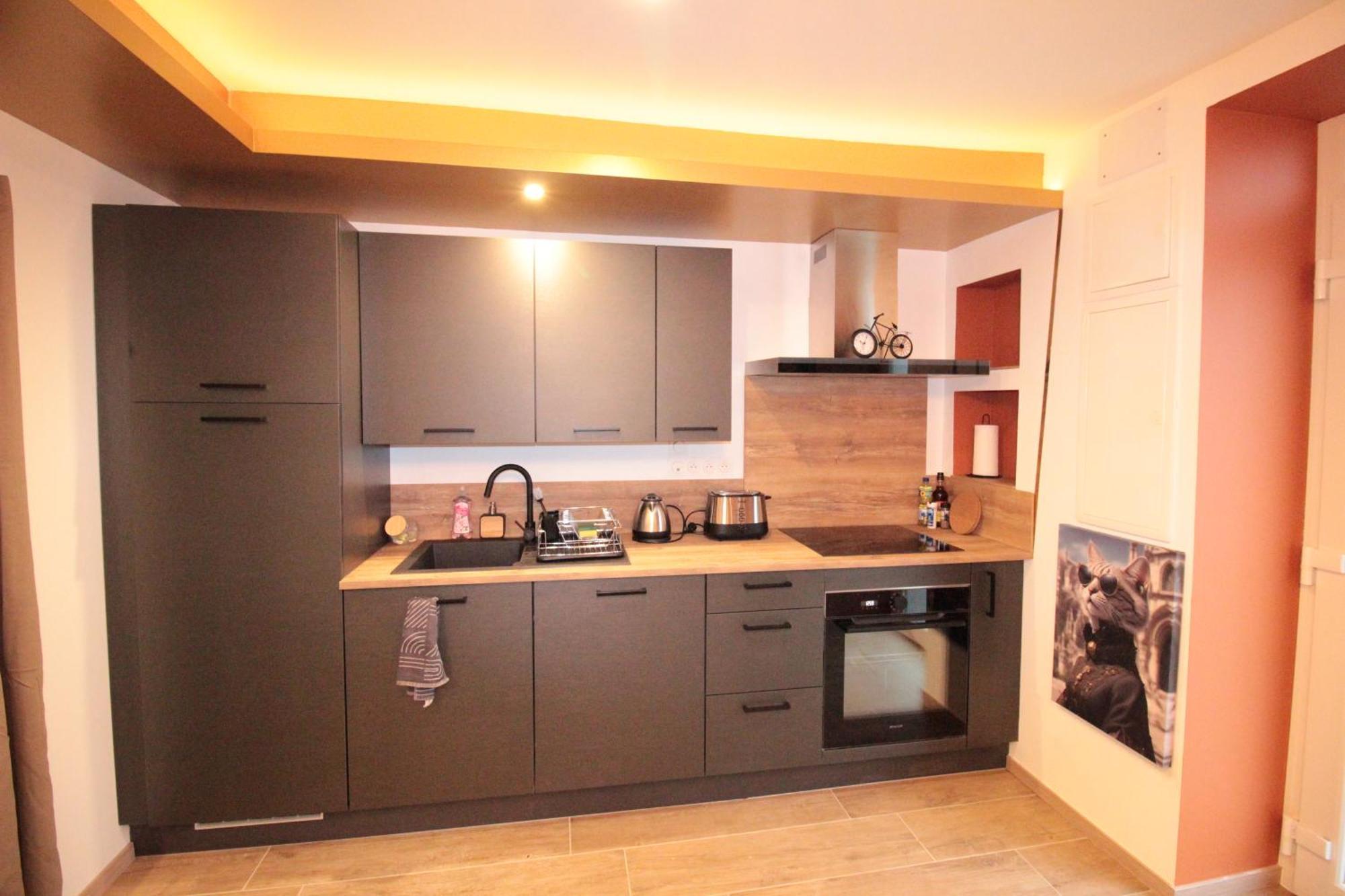 Luxury Studio, Rez De Chaussee, Parking Prive Video Surveillance, Canape Haute Qualite Convertible Couchage 2 Personnes, Centre Ville Proche, Restaurant, Boulangerie 2 Minutes A Pied, Terrasse - 800Metre Carre De Terrain - Gere Par Presta-Zen'Service Verdún Exterior foto