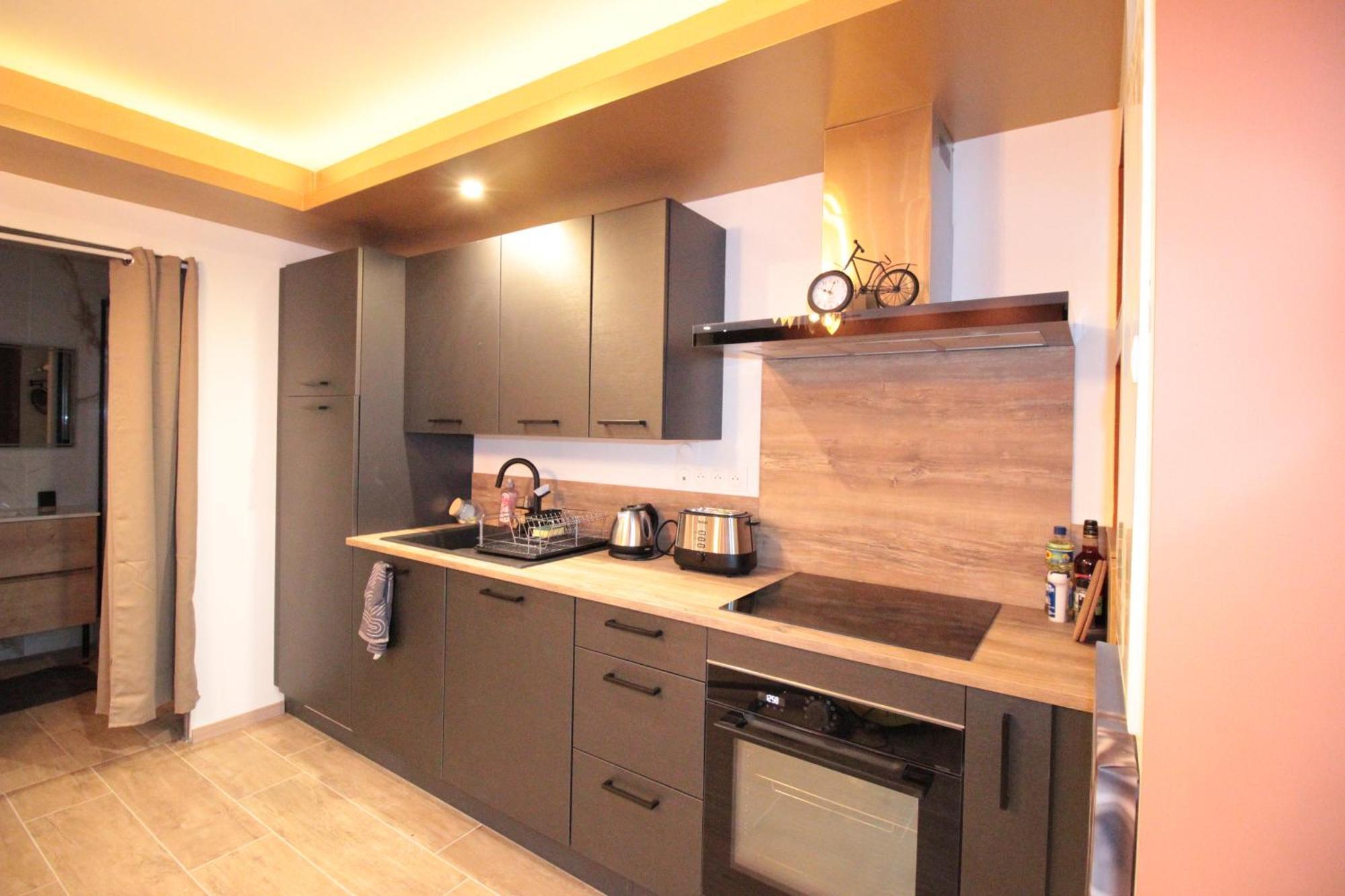 Luxury Studio, Rez De Chaussee, Parking Prive Video Surveillance, Canape Haute Qualite Convertible Couchage 2 Personnes, Centre Ville Proche, Restaurant, Boulangerie 2 Minutes A Pied, Terrasse - 800Metre Carre De Terrain - Gere Par Presta-Zen'Service Verdún Exterior foto