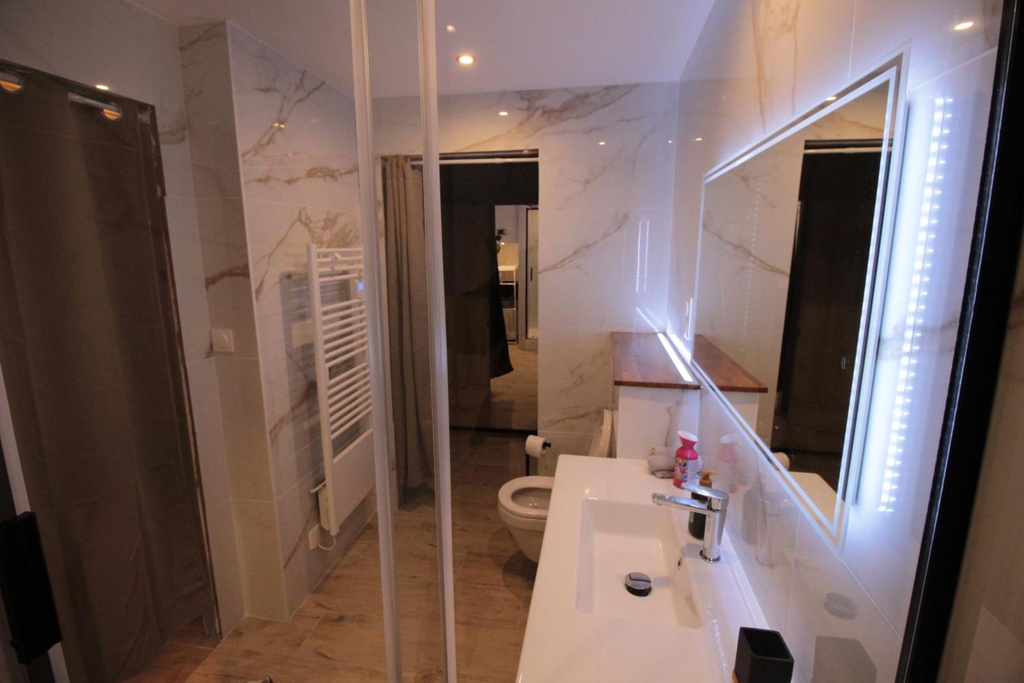 Luxury Studio, Rez De Chaussee, Parking Prive Video Surveillance, Canape Haute Qualite Convertible Couchage 2 Personnes, Centre Ville Proche, Restaurant, Boulangerie 2 Minutes A Pied, Terrasse - 800Metre Carre De Terrain - Gere Par Presta-Zen'Service Verdún Exterior foto