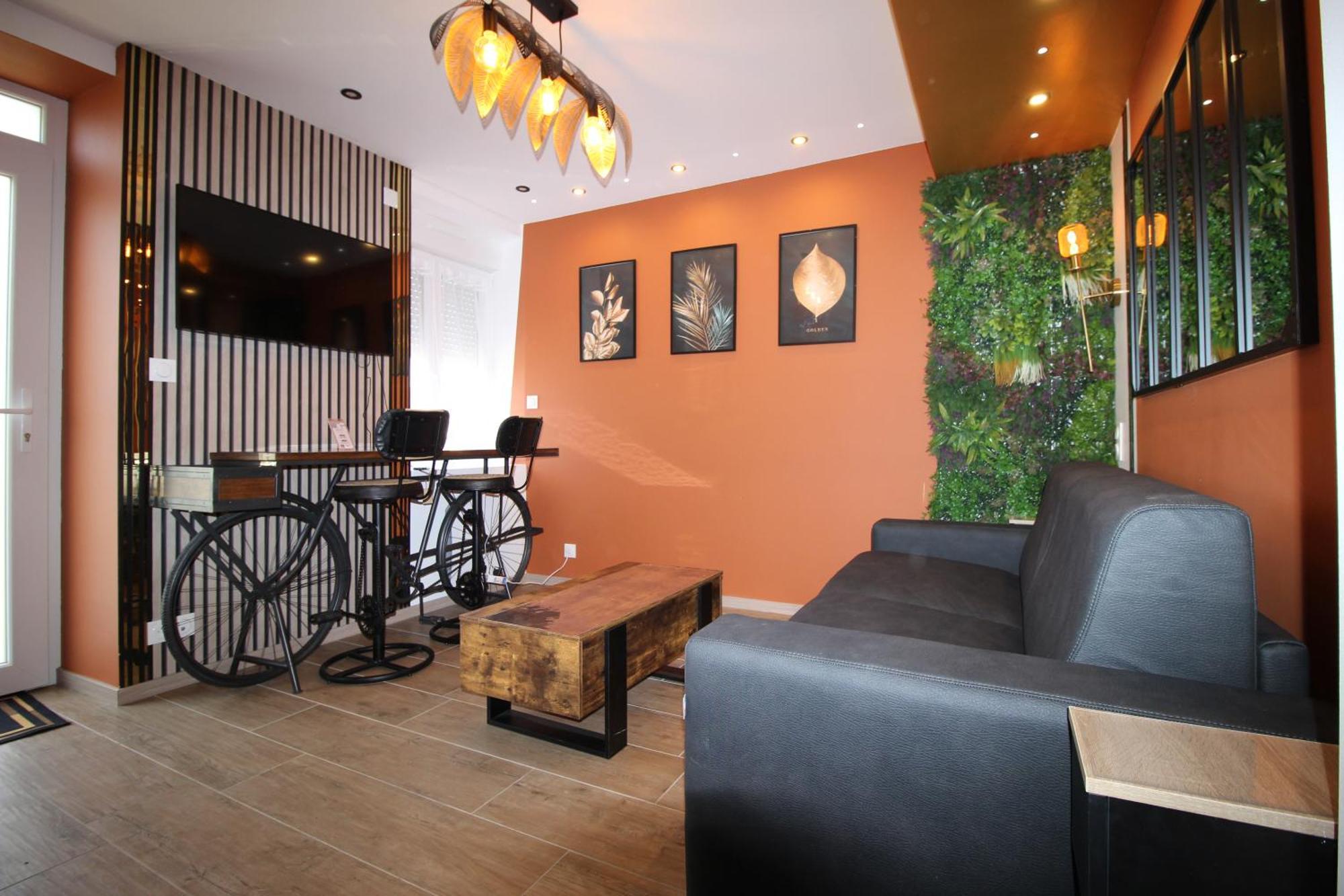 Luxury Studio, Rez De Chaussee, Parking Prive Video Surveillance, Canape Haute Qualite Convertible Couchage 2 Personnes, Centre Ville Proche, Restaurant, Boulangerie 2 Minutes A Pied, Terrasse - 800Metre Carre De Terrain - Gere Par Presta-Zen'Service Verdún Exterior foto